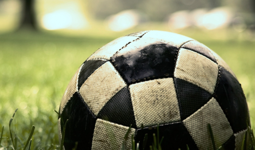 Как правильно ухаживать за футбольным мячом и продлить его срок службы